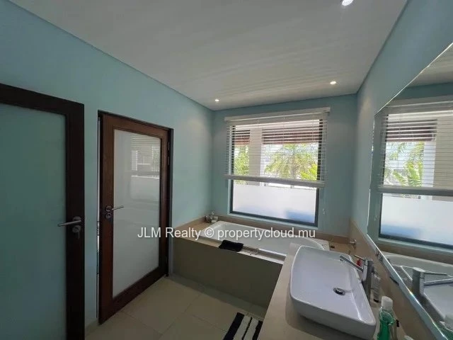 Appartement Moderne de 3 Chambres en Suite à Vendre à Bain Boeuf, Île Maurice