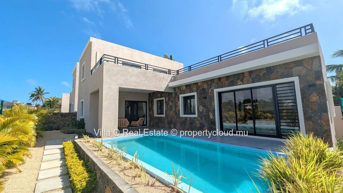 Dans une toute nouvelle résidence sécurisée, exclusive, avec un superbe jardin commun de 2000 m2, jolie maison avec j...