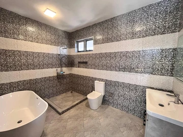 5 Bedroom Apartment