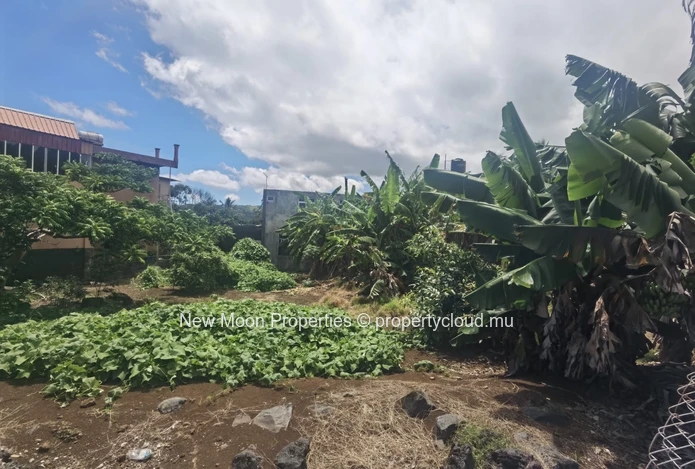 12 perches on main road Chamouny - commercial potential