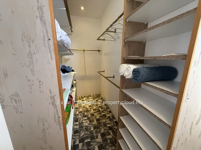 Contemporary 5-Bedroom Villa With Private Pool And Spacious Rooftop – Fond Du Sac