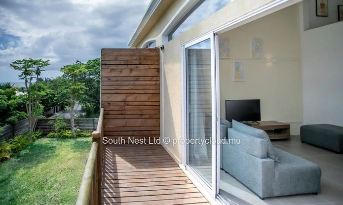 Contemporary 2-Bedroom West Coast Apartment with Panoramic Mountain Views