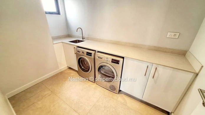 Appartement moderne flambant neuf de 2 chambres proche des commodités