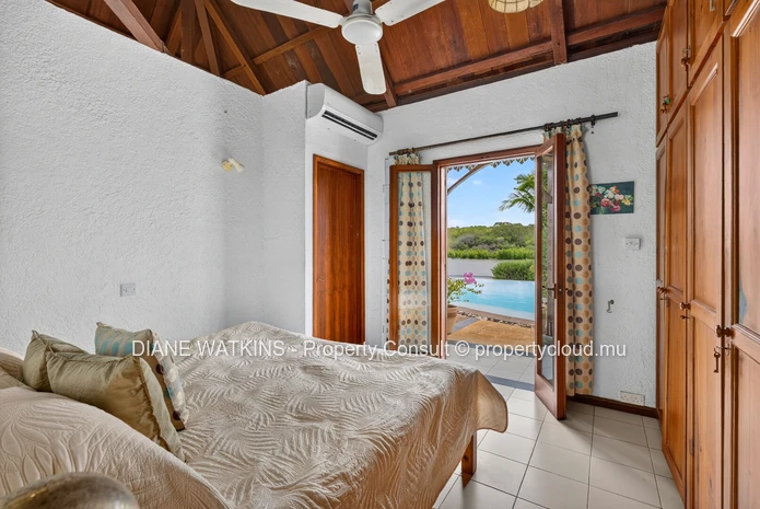 An Exceptional Waterfront Estate on Îlot Fortier