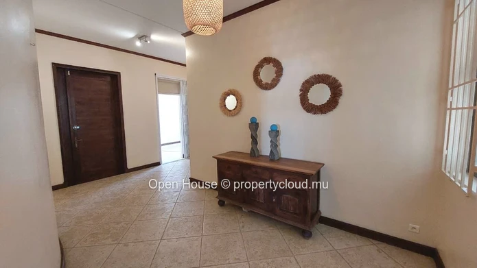 Elegant 4-Bedroom Residence for Rent in Bain Boeuf