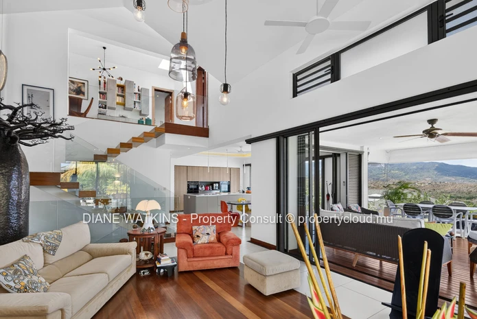 Villa RES contemporaine à vendre à Rivière Noire | Vue panoramique sur le lagon bleu