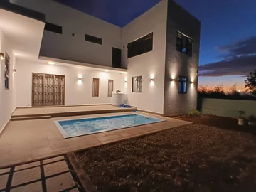 5 Bedroom House