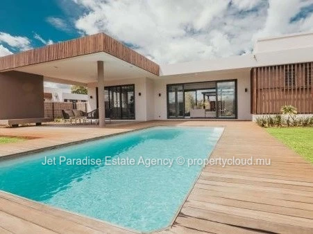 Maison à vendre à Tamarin. 250m² habitables sur un terrain de 350m².