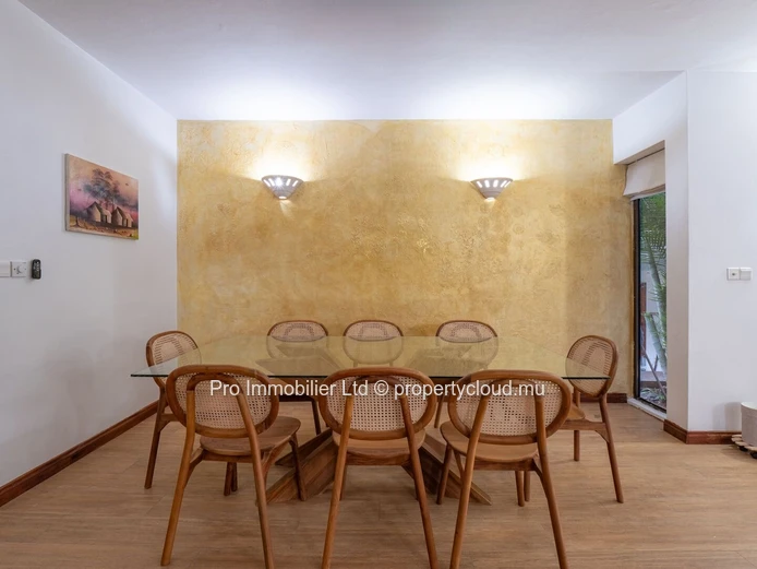Fully Renovated Duplex With Private Garden And Basement ,Black River