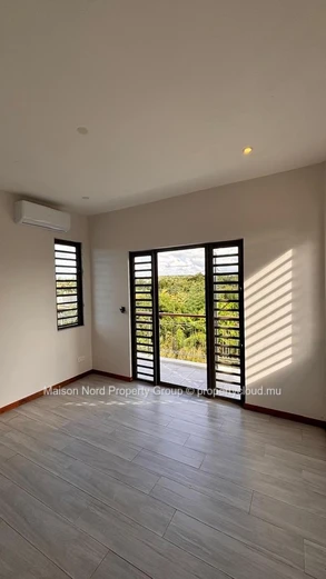  Newly Built family house with pool