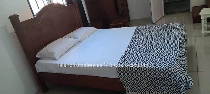 Furnished apartment with 3 bedrooms, a large covered terrace and parking space