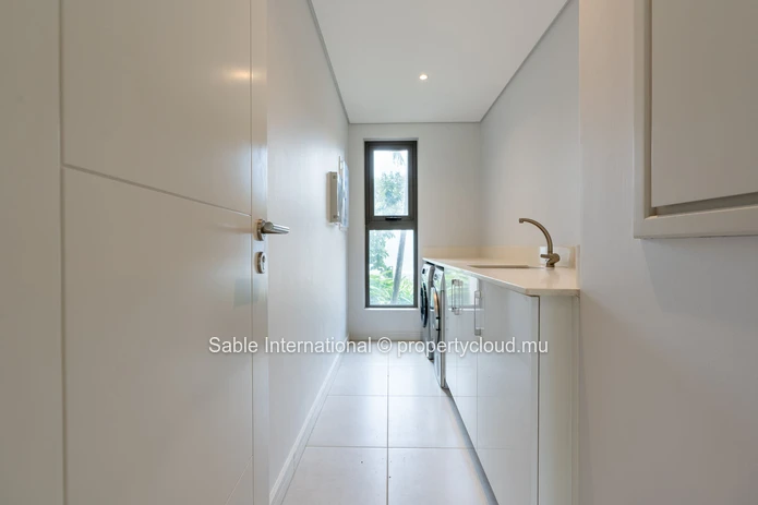 Luxurious Apartment with Private Pool & Sea Views in Pointe aux Canonniers