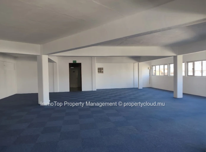 ESPACES DE BUREAUX À LOUER à QUATRE BORNES