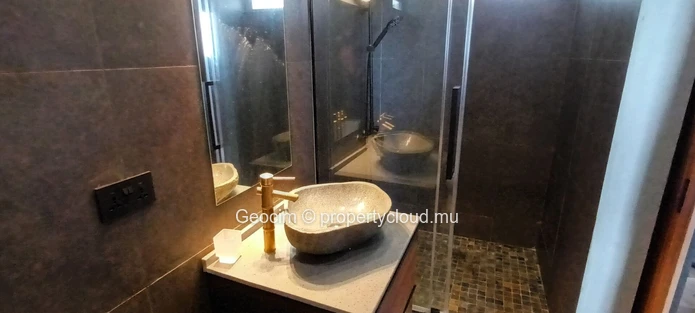 Flic en Flac Dans Morcellement fermé, Maison neuve meublée de 3 càc 3 sdb + studio independant sur 132 toises terrain... (Mandat exclusif)