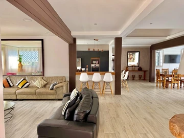 5 Bedroom House