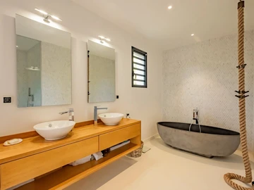 5 Bedroom Villa
