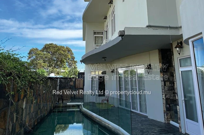 Spacieuse maison de 5 chambres à vendre | Piscine et jardin | Emplacement central