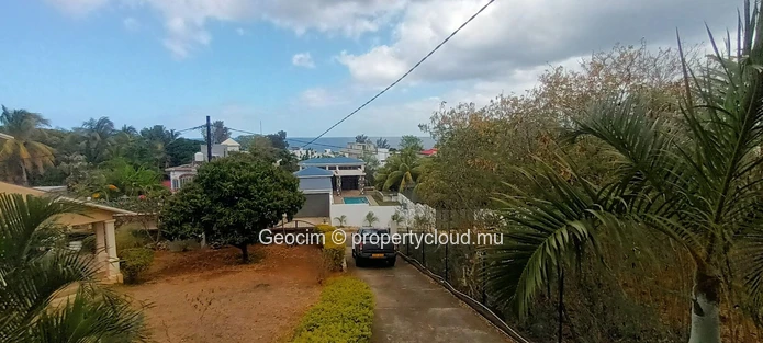 Flic en Flac Morc Anna fully furnished 2 bedrooms flat. Terrace 23 sqm. Sea View. Available now. (Sole Mandate)