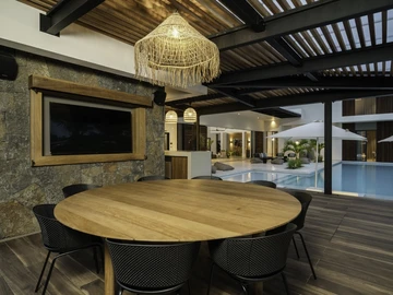5 Bedroom Villa