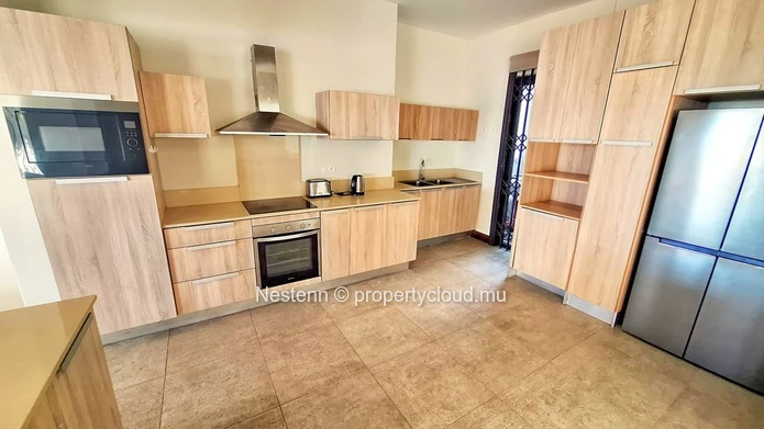 Elegant 4 bedroom seafront villa