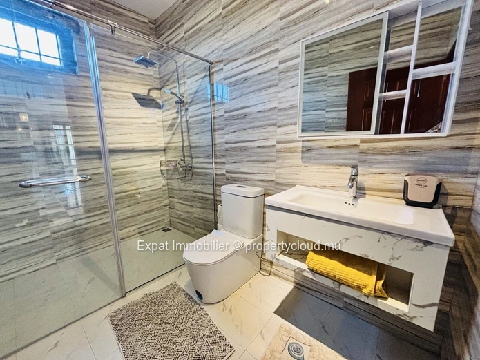 3-Bedroom Flat Overlooking The Garden And Swimming Pool – Near Azuri