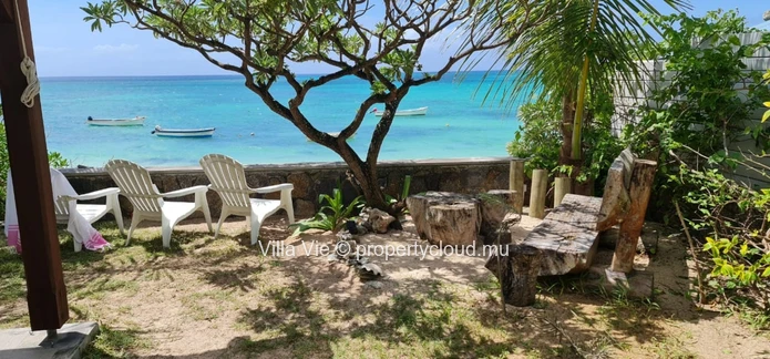 Pointe aux Canonniers - Contemporary 2-bedroom beachfront apartment