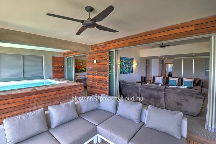 Appartement moderne de 3 chambres avec piscine privée et un accès direct plage 