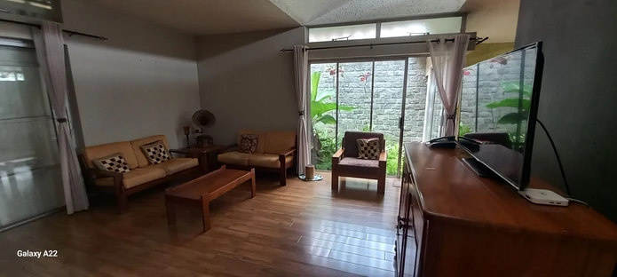 Maison à vendre à Quatre-Bornes - Un bien de plain-pied au cœur d’un vaste jardin arboré