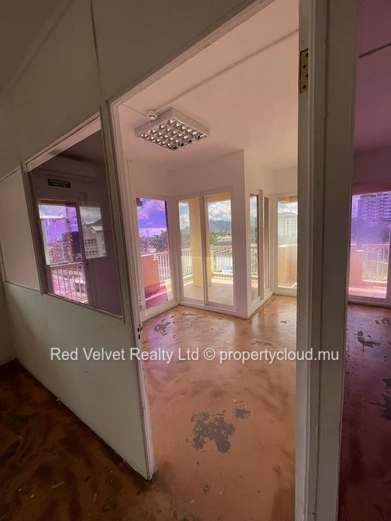 Large 4,000 sqft Office with Wraparound Balcony – Quatre Bornes