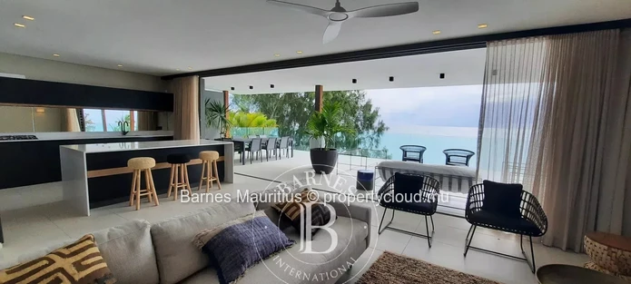 CAP MALHEUREUX - Beach front penthouse - 2 bedrooms
