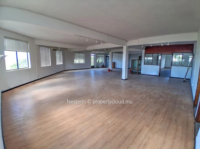 Exceptional commercial premises for rent – Strategic location in Vale