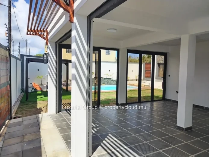Splendide Villa  Double Garage Avec Piscine À Louer