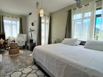 6 Bedroom House