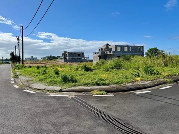 Corner Plot for sale - Lotissement Fairview
