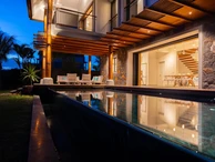 Magnifique villa avec ponton privé à vendre dans l'unique Marina résidentielle de l'Ile Maurice, à Rivière Noire