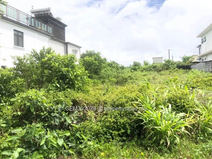 10.19 perches de terrain résidentiel à vendre à Morc Riverland Camp Caval Curepipe
