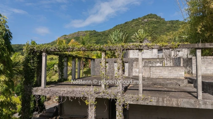 Sea-View Estate with 17 Chalets in a Lush Tropical Setting