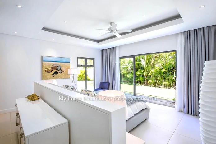 Luxurious contemporary 4-bedroom villa - Prestigious estate!