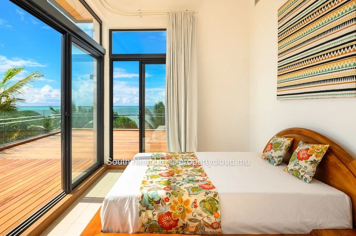 Magnifique Penthouse de 4 Chambres avec Vue Époustouflante sur le Lagon à Azuri Golf & Beachfront Village. 