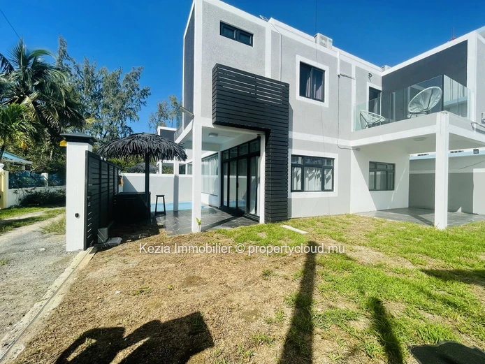 Duplex Contemporain Avec Piscine Privée