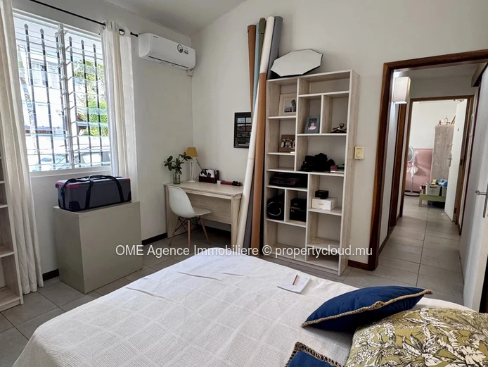 Authentique maison mauricienne sur un vaste terrain tropical avec piscine