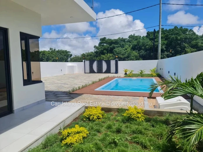 Contemporary villa close to amenities