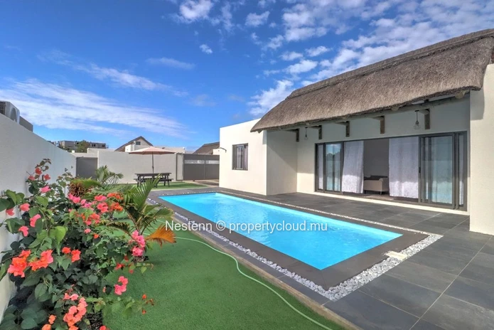 Villa moderne de plain-pied avec 3 chambres à proximité des commodités.