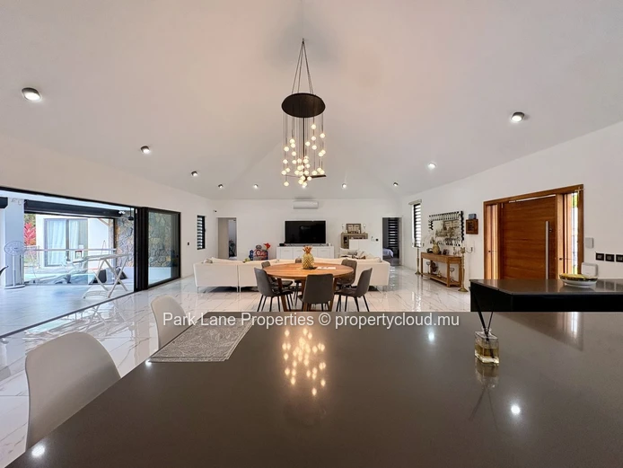 Modern Luxury Villa with Mountain Views and Private Pool in Tamarin