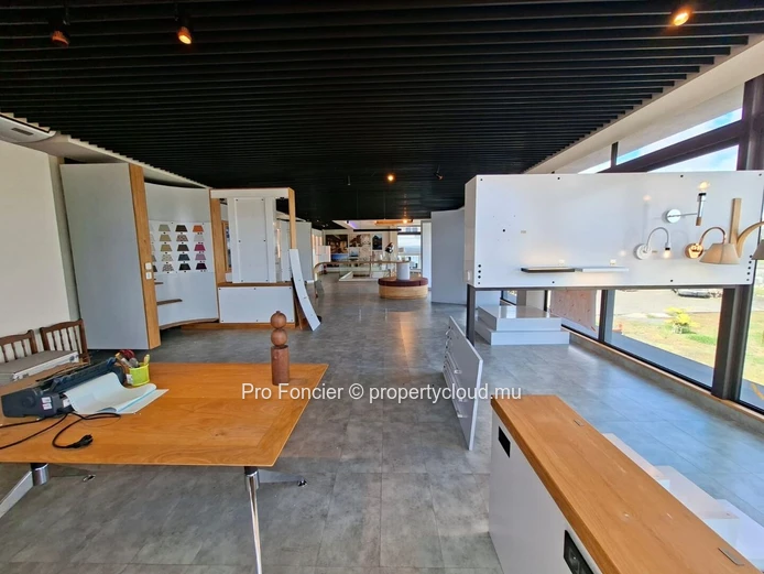 Industrial and Commercial Building for rent in Phoenix - Well situated