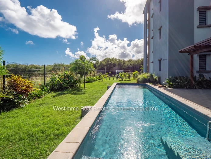2-bedroom apartment with unobstructed views for rent in Cascavelle, Flic en Flac