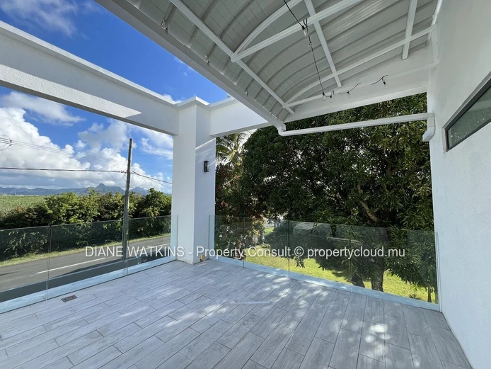 À Louer - Maison Moderne de 3 Chambres Proche de la Plage à Blue Bay