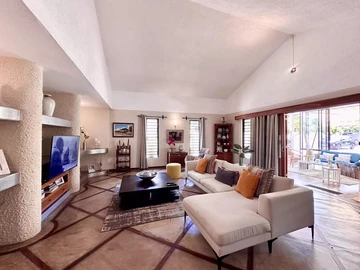 5 Bedroom Villa