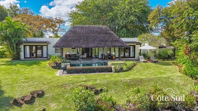 Elegant luxury villa in Beau Champ