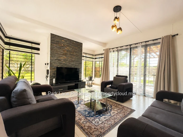 Family home with private pool for rent in Goodlands